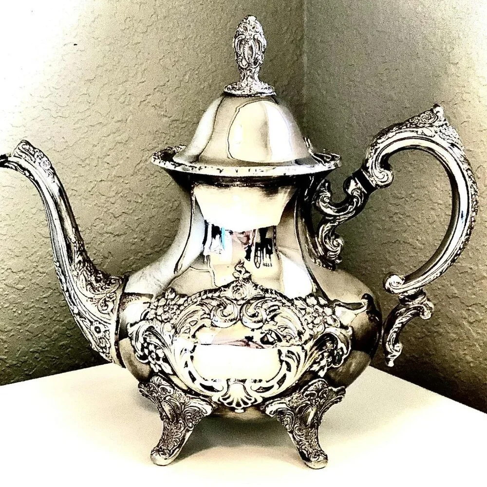 Vintage TOWLE Victorian Cameo Crest Silver Plate Teapot Hinged-lid